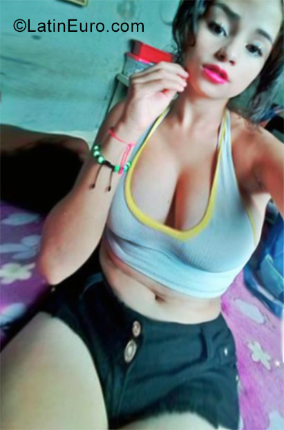 Date this good-looking Colombia girl Kamila from Valledupar CO21868