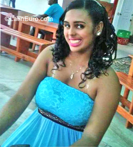 Date this young Dominican Republic girl Esmarlin from Mao DO29417