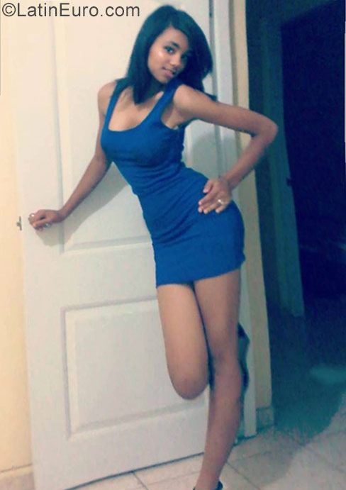 Date this exotic Dominican Republic girl Deriana from Santiago DO29425