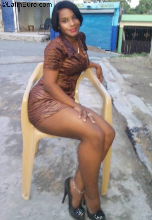 Date this athletic Dominican Republic girl Yenifer from Santo Domingo DO29464