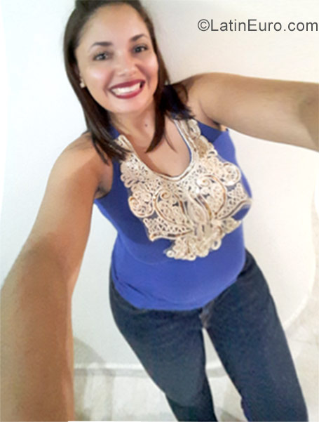 Date this beautiful Dominican Republic girl Altagracia from Santiago DO29532