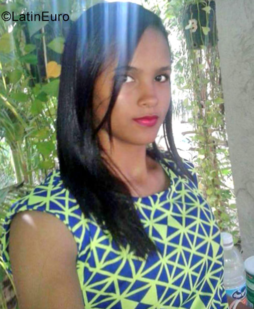 Date this foxy Dominican Republic girl Dara from Santiago DO29547