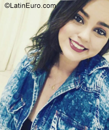 Date this good-looking Brazil girl Bruna from Goiania BR10133