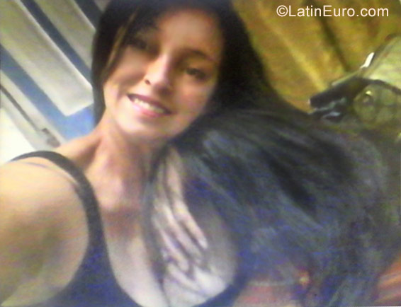 Date this sultry Colombia girl Luzdary from Armenia CO21967