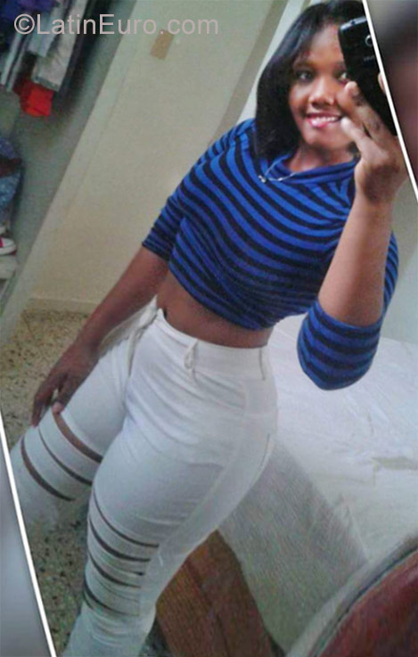 Date this cute Dominican Republic girl Katy from Santo Domingo DO29582