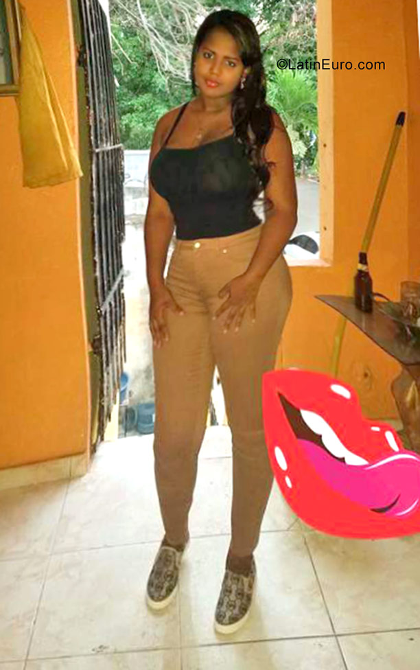 Date this gorgeous Dominican Republic girl Nathaley from Santo Domingo DO29584