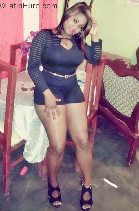 Date this lovely Dominican Republic girl Andrea from Santiago DO29634