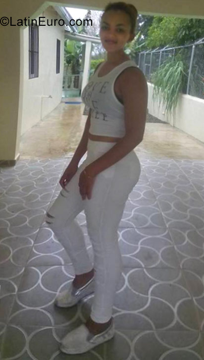 Date this georgeous Dominican Republic girl Channy from La Vega DO29640