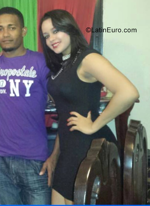 Date this nice looking Dominican Republic girl Yenice from Santiago DO29647