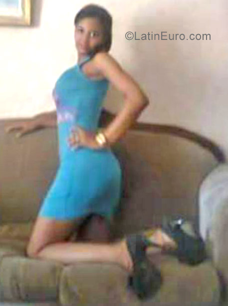 Date this sensual Dominican Republic girl Zuleiny from Santo Domingo DO29673