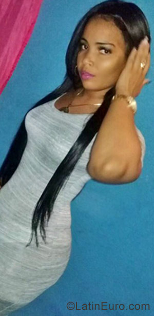 Date this gorgeous Dominican Republic girl Kenny from Santo Domingo DO29698