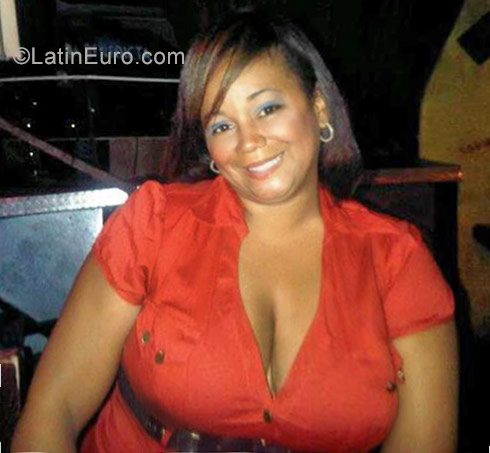 Date this stunning Dominican Republic girl Hencsy from Santo Domingo DO29720