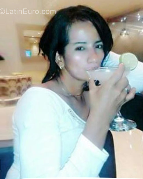 Date this young Colombia girl Carmen from Santa Marta CO22060