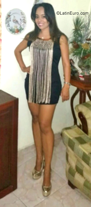 Date this stunning Dominican Republic girl Mary from Santo Domingo DO29778