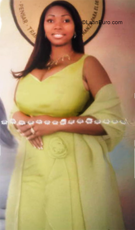 Date this nice looking Dominican Republic girl Cristina victor from Santo Domingo DO29795