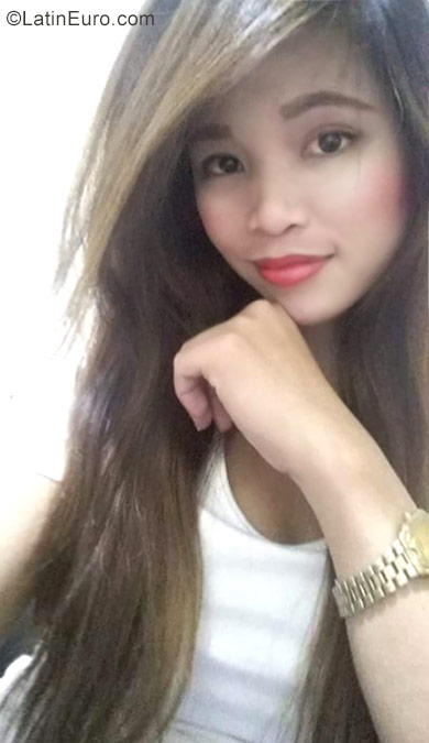 Date this tall Philippines girl Jen from Manila PH975
