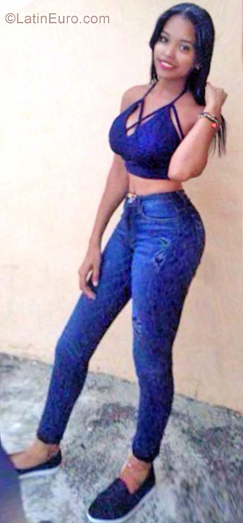 Date this hard body Dominican Republic girl Yessica from Santigo DO29849