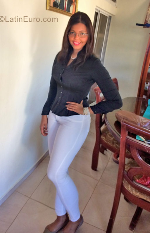 Date this georgeous Dominican Republic girl Esther from Santo Domingo DO29852