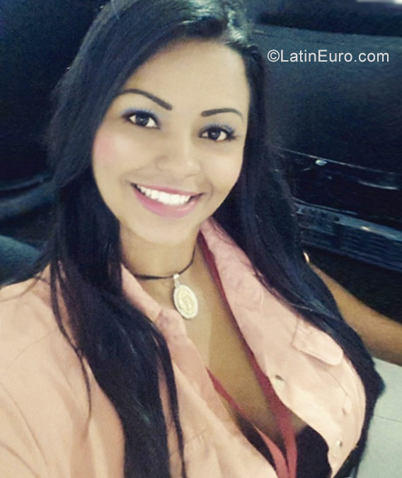 Date this hot Venezuela girl Carolina from Aragua VE861