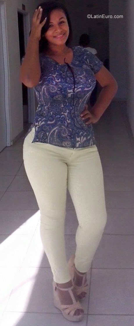 Date this georgeous Dominican Republic girl Esthefany from Santo Domingo DO29872