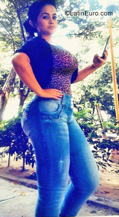 Date this beautiful Colombia girl Dani from Medellin CO22117