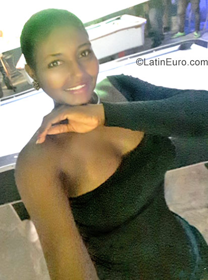 Date this charming Dominican Republic girl Kirsy from Santo Domingo DO29901