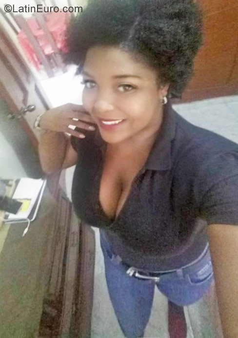 Date this happy Dominican Republic girl ODALIS from San Crsitobal DO29938