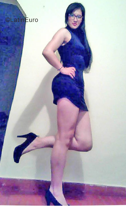 Date this exotic Colombia girl Xiomara from Bogota CO22142
