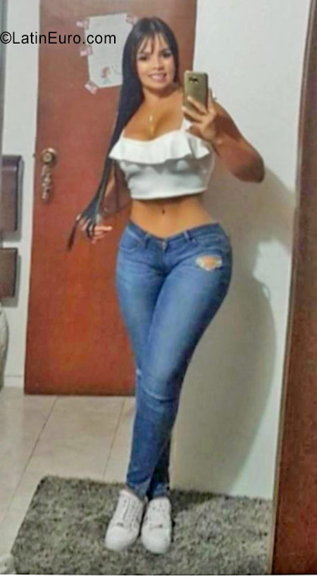 Date this foxy Colombia girl Juno from Bogota CO22146