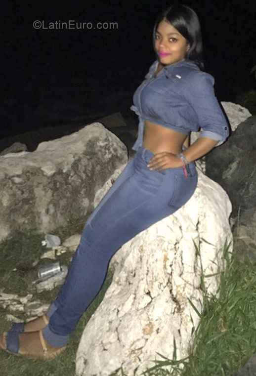 Date this hard body Dominican Republic girl Johanna from Santo Domingo DO29977