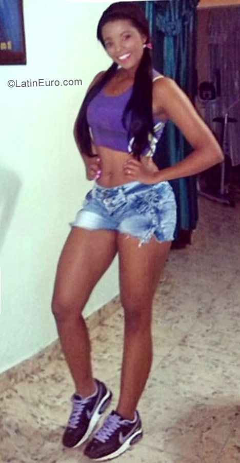 Date this athletic Colombia girl Vanesa from Tulua CO22174
