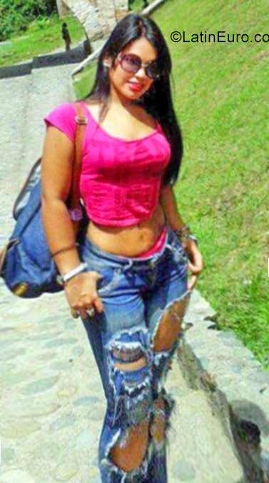 Date this hot Colombia girl Mauren from Guacari CO22196