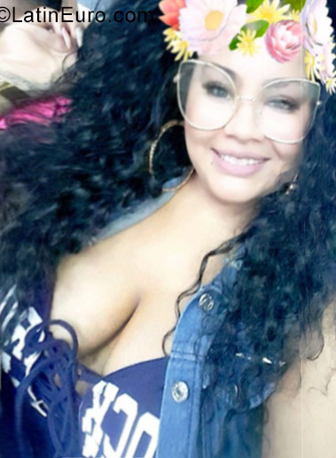 Date this stunning Dominican Republic girl Lessly from Santo Domingo DO30140