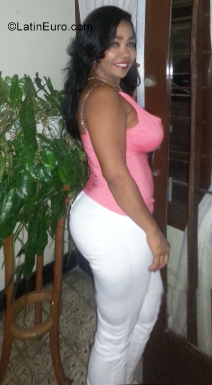 Date this pretty Colombia girl Maria from Cartagena CO22244