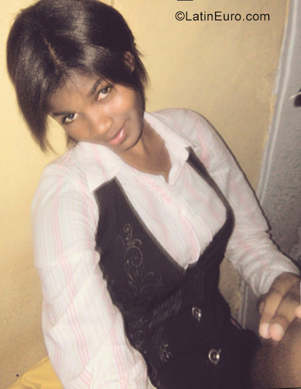 Date this charming Dominican Republic girl Guevada from La Romana DO30224