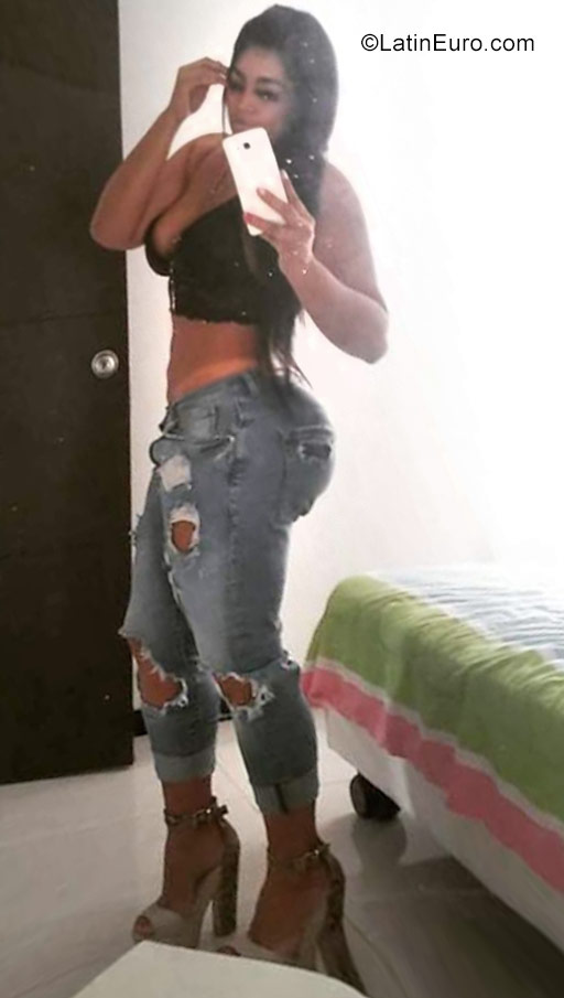 Date this young Colombia girl Paola from Cali CO22292