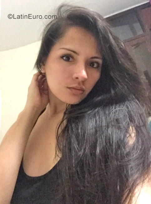 Date this delightful Peru girl Yessenia from Lima PE1474