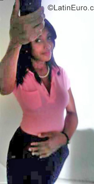 Date this stunning Dominican Republic girl Eva from Santo Domingo DO30283