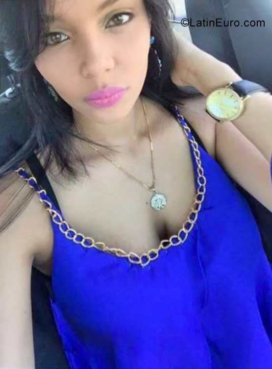 Date this gorgeous Dominican Republic girl Anabel from Santo Domingo DO30301