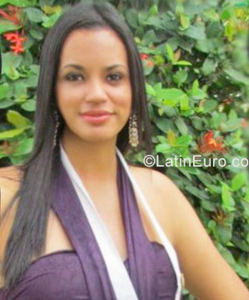 Date this nice looking Venezuela girl Milagros from El Tigre VE930