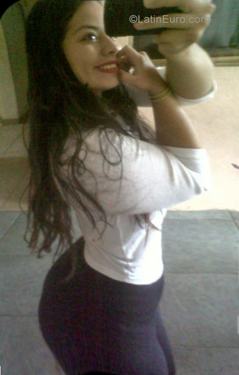 Date this sensual Venezuela girl Yusmeli from Caracas VE949