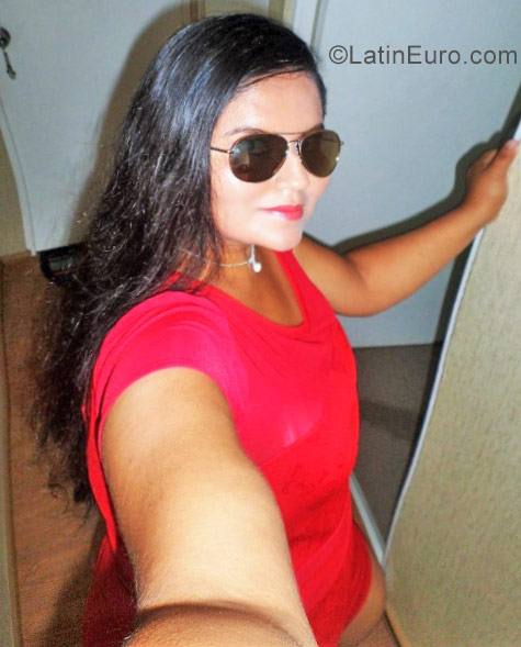 Date this voluptuous Peru girl Raysa from Lima PE1127
