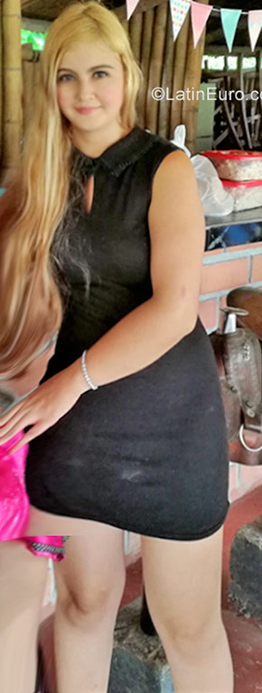 Date this beautiful Colombia girl Jessica from Manizales CO22407