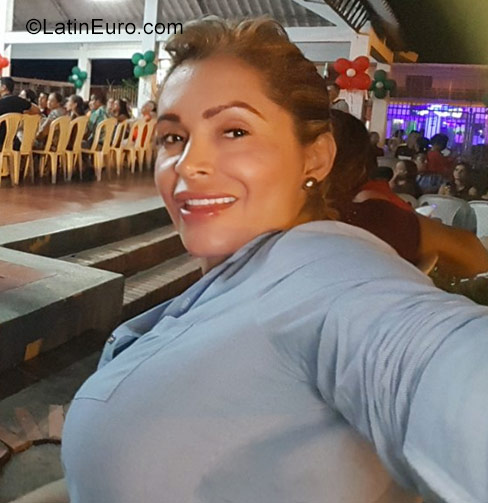 Date this tall Colombia girl Edri from Cucuta CO22434
