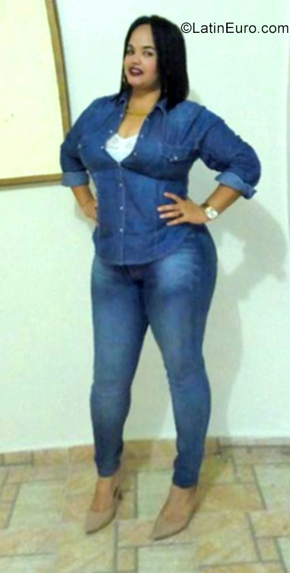 Date this good-looking Dominican Republic girl Daydi from Santo Domingo DO30409