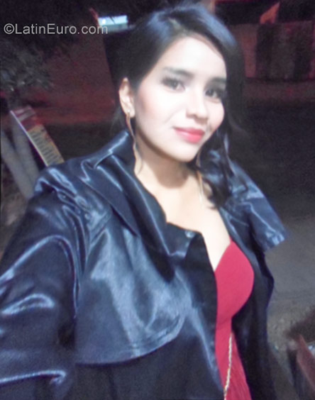 Date this attractive Peru girl Mayte from Lima PE1136