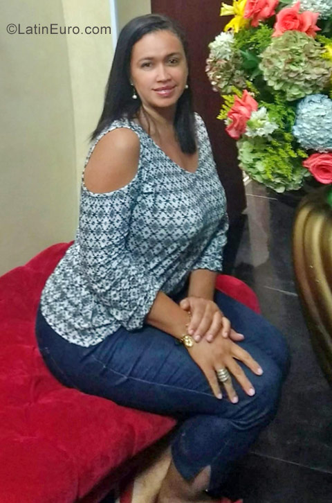 Date this athletic Colombia girl Martha from Santa Marta CO22459