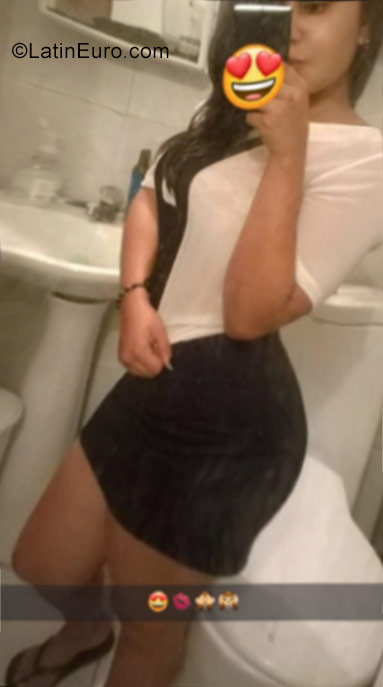 Date this hard body Colombia girl Karol from Bogota CO22489