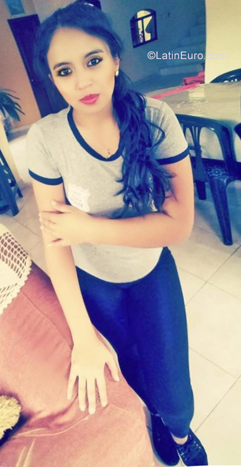 Date this happy Ecuador girl Jessy from Azogues EC213