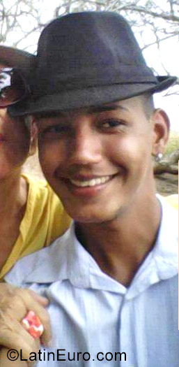 Date this good-looking Venezuela man Alejandro from Cagua VE1005